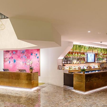 Eatons Hill Hotel Бризбейн Екстериор снимка