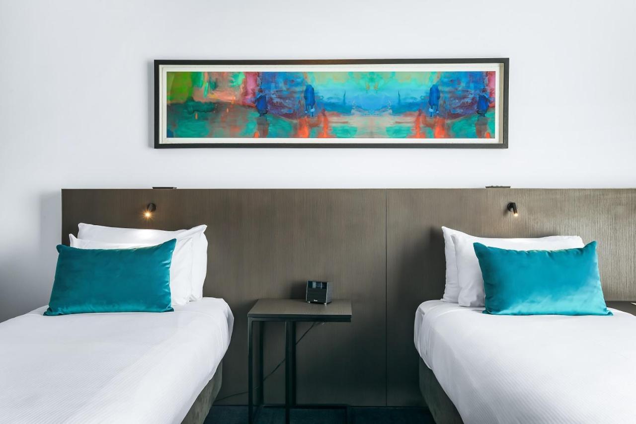 Eatons Hill Hotel Бризбейн Екстериор снимка