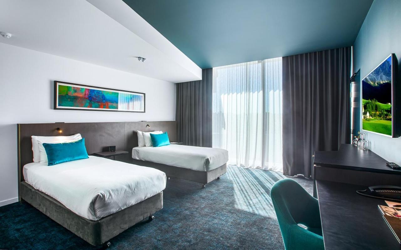 Eatons Hill Hotel Бризбейн Екстериор снимка