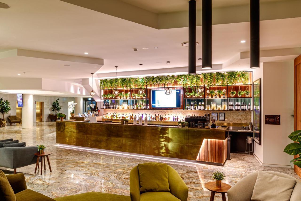 Eatons Hill Hotel Бризбейн Екстериор снимка