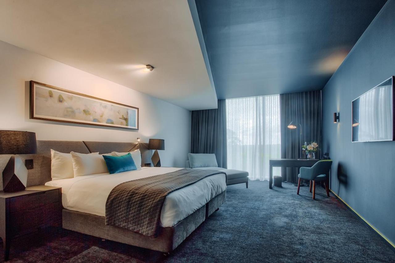 Eatons Hill Hotel Бризбейн Екстериор снимка