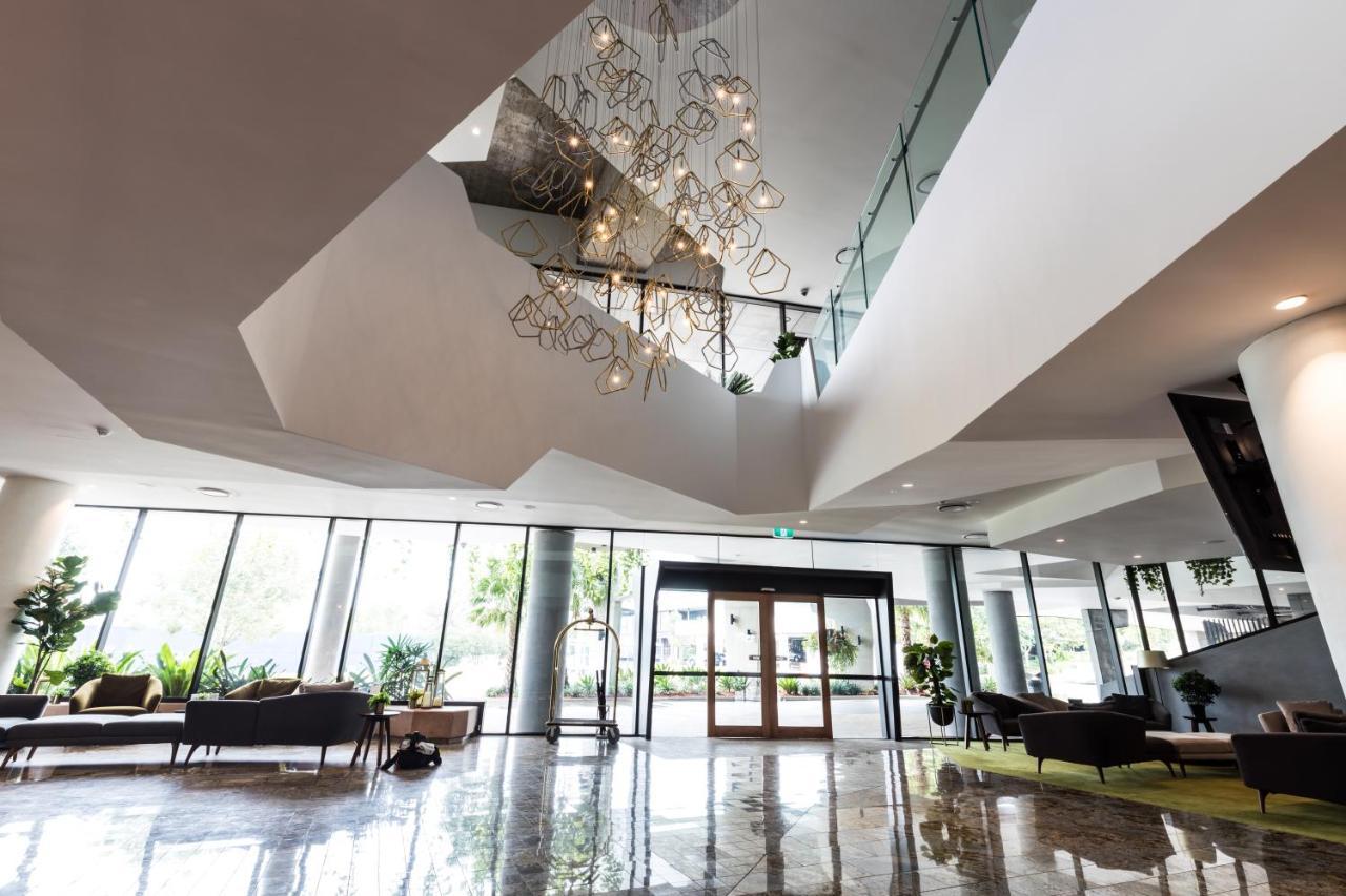 Eatons Hill Hotel Бризбейн Екстериор снимка