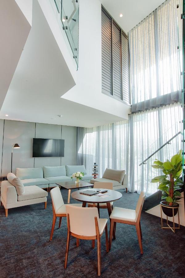 Eatons Hill Hotel Бризбейн Екстериор снимка