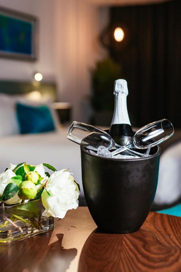Eatons Hill Hotel Бризбейн Екстериор снимка