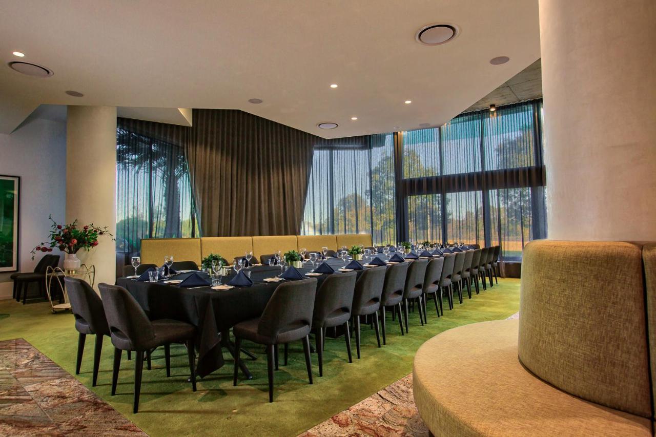 Eatons Hill Hotel Бризбейн Екстериор снимка